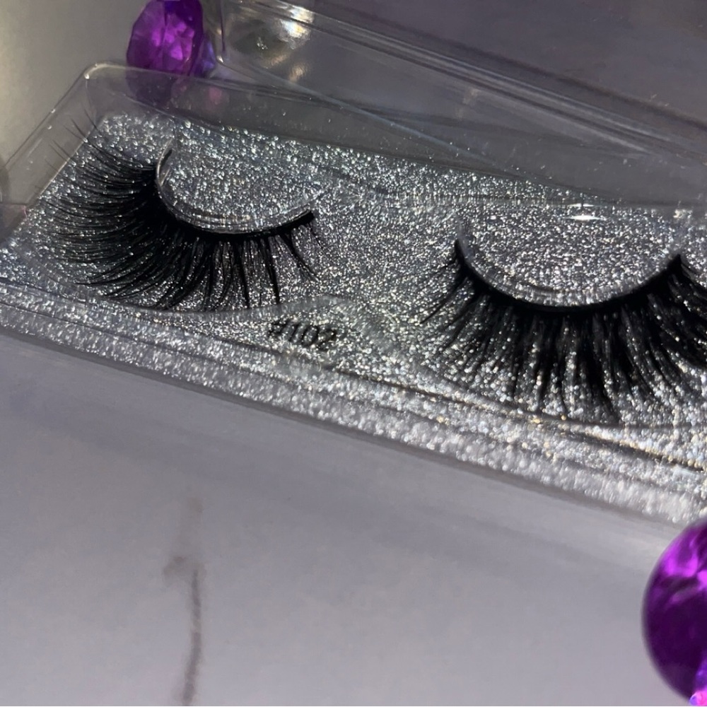 False lashes - Picture 4 of 4